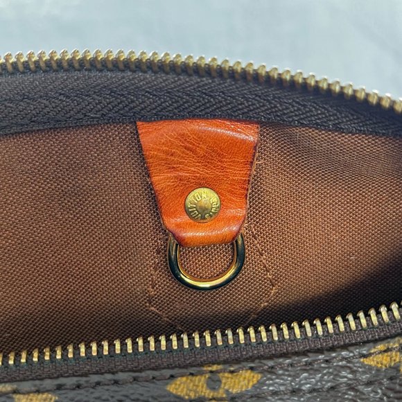 Louis Vuitton Monogram Speedy 30 Handbag - Picture 9 of 11